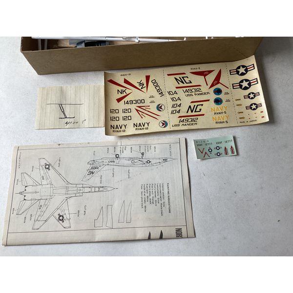 Hasegawa North American Rockwell RA-5C Vigilante - 1/72 Scale Model Kit