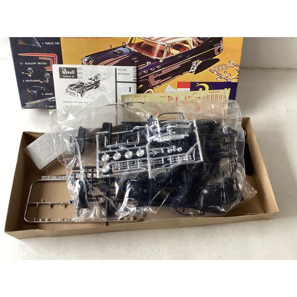Revell Chrysler New Yorker Customizing Kit - Vintage Model Car Kit
