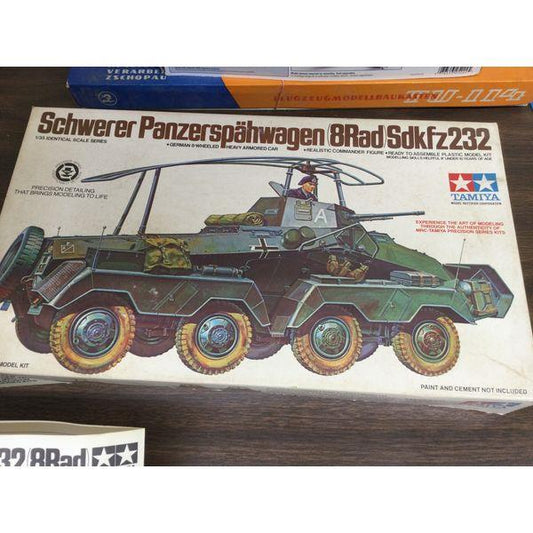 Tamiya Schwerer Panzersp??hwagen 8Rad SdKfz232 - 1/35 Scale, Heavy Armored Car, Commander Figure