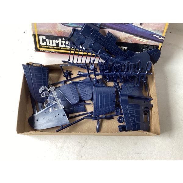 MPC Curtiss Helldiver - Primary US Navy Dive Bomber of WWII, Model Kit