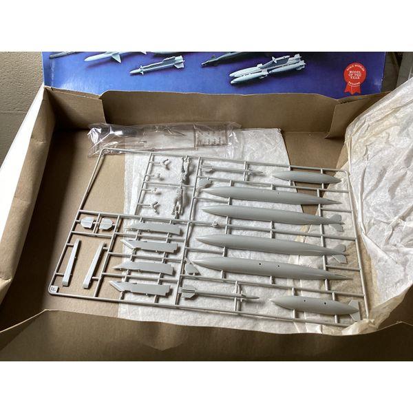 Minicraft General Dynamics F-16A - 1/32 Scale Model Kit - Aircraft, Collectible