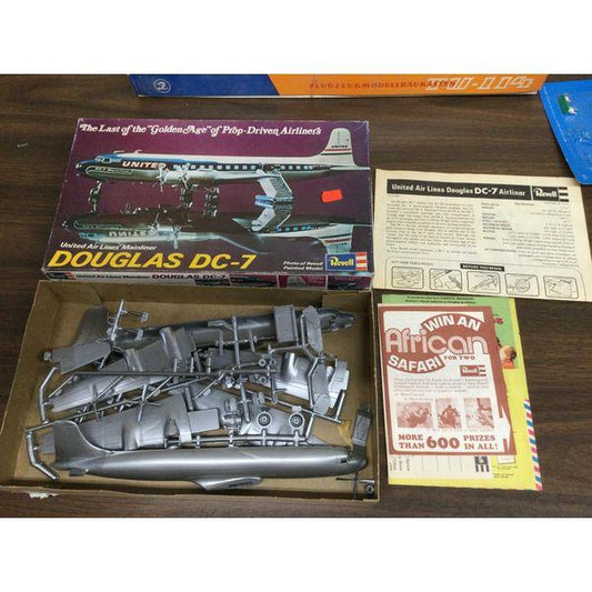 Revell Douglas DC-7, United Air Lines, Vintage Model Kit