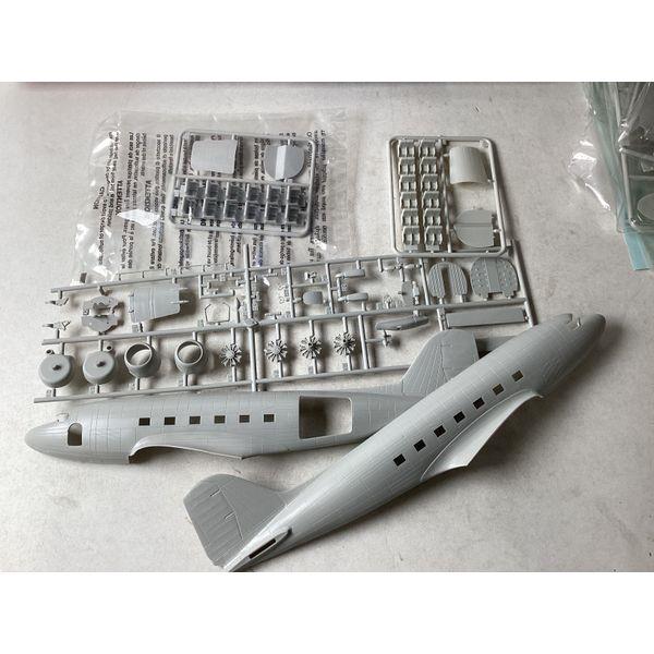 ESCI ERTL DC3 Dakota, 1:72 Scale