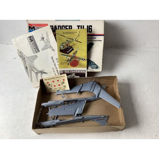 Monogram Badger TU-16 - High Speed Russian Twin Jet Aircraft Model Kit