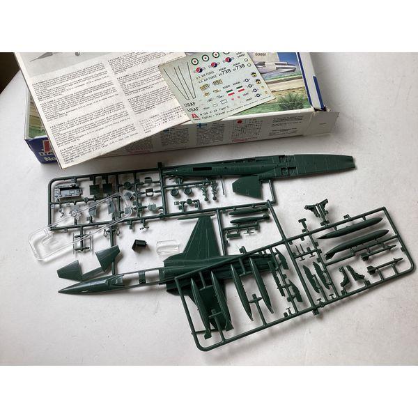 Italeri F-5F Tiger II Fighter-Trainer, No 138, 1:72 Scale