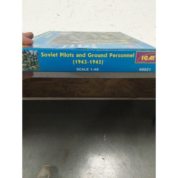 ICM Soviet Pilots and Ground Personnel (1943-1945) - 1/48 Scale Model Kit