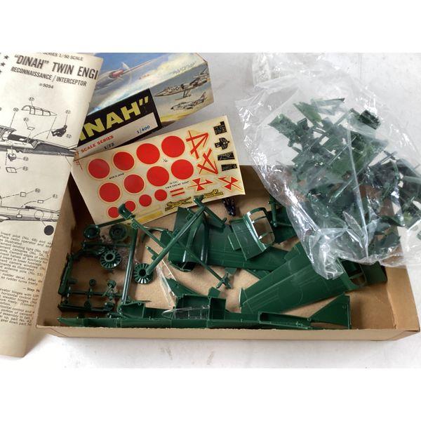 UPC Dinah Twin Engine Scout 1/50 Scale Model Kit