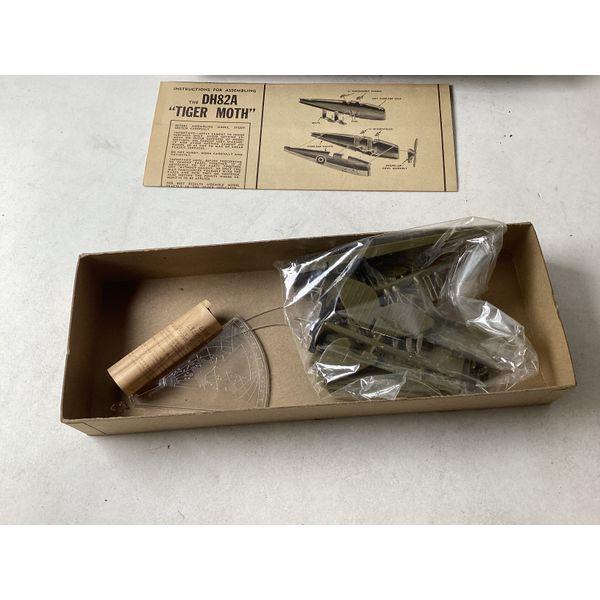 Aurora De Havilland Tiger Moth - Scale Model Plastic Kit
