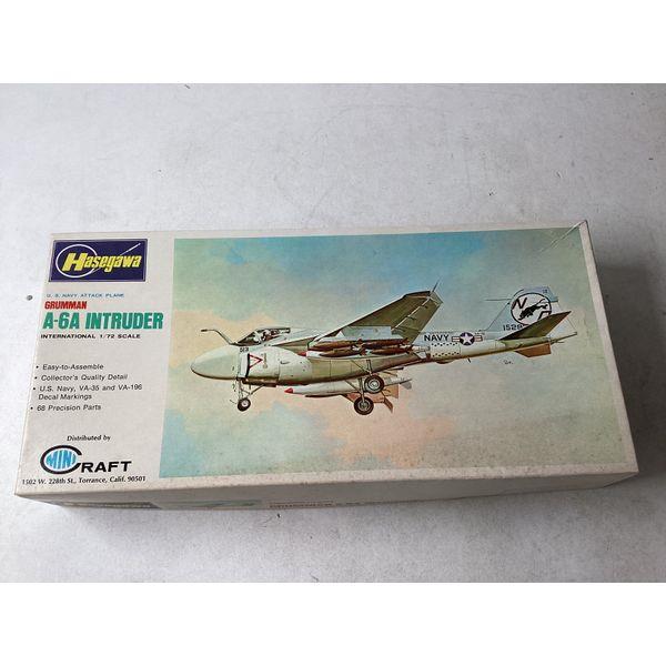 Hasegawa Grumman A-6A Intruder - International 1/72 Scale Model Kit, 68 Precision Parts