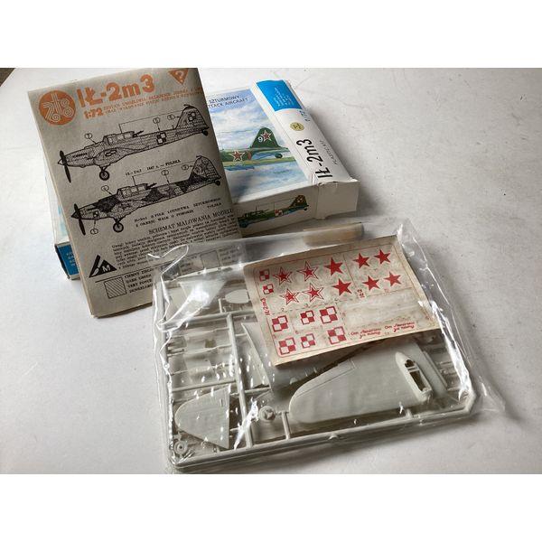 ZTS Plastyk Il-2m3 Historical Ground-Attack Aircraft - 1/72 Scale