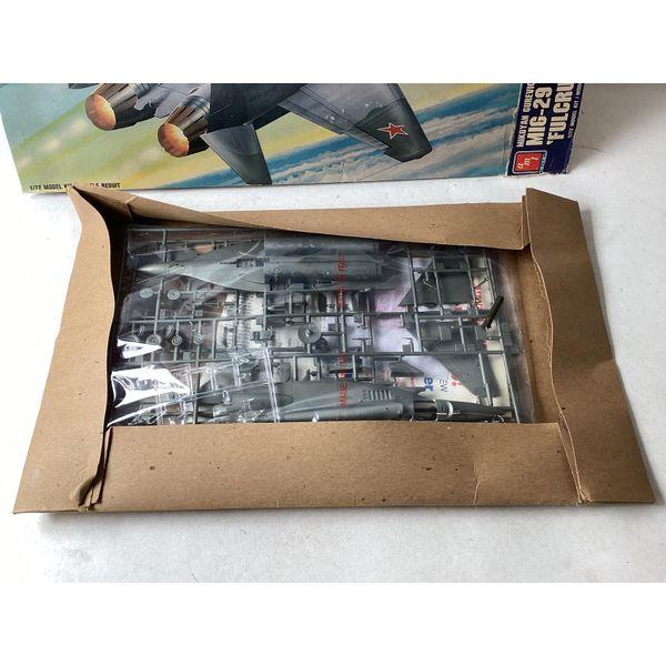 AMT Mikoyan Gurevich MiG-29 'Fulcrum' - 1/72 Scale Model Kit
