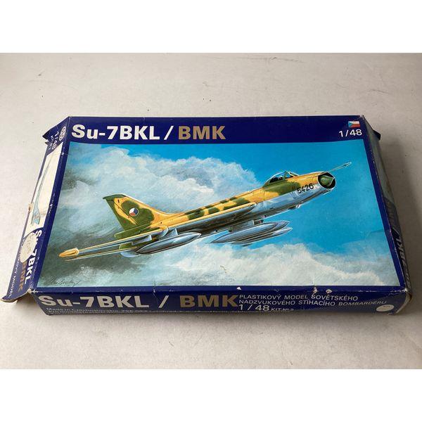 OEZ Model Su-7BMK, Indie - Vintage Airplane Kit