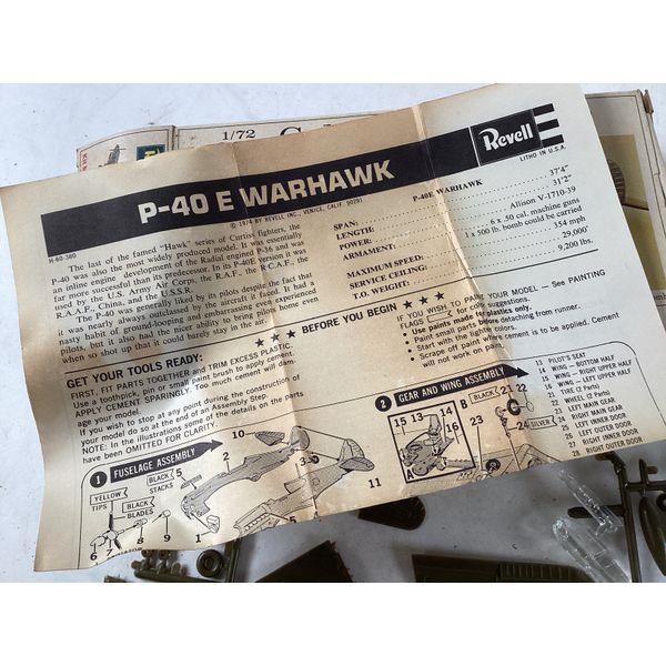 Revell P-40E Warhawk, 1/72 Scale, Collector's Choice - Model Kit